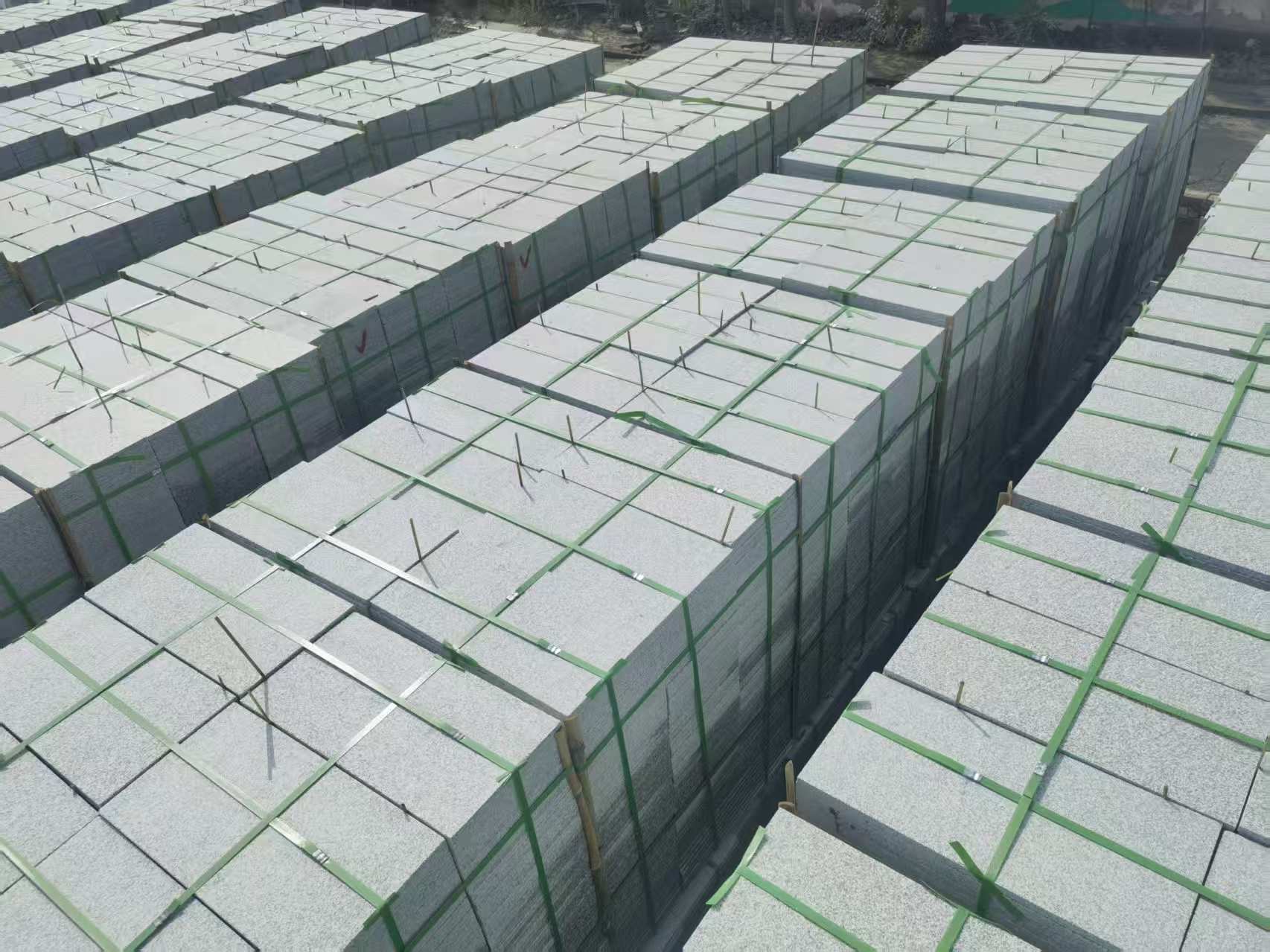 湛江 芝麻白1.8公分火烧300*600地铺，清仓大甩卖