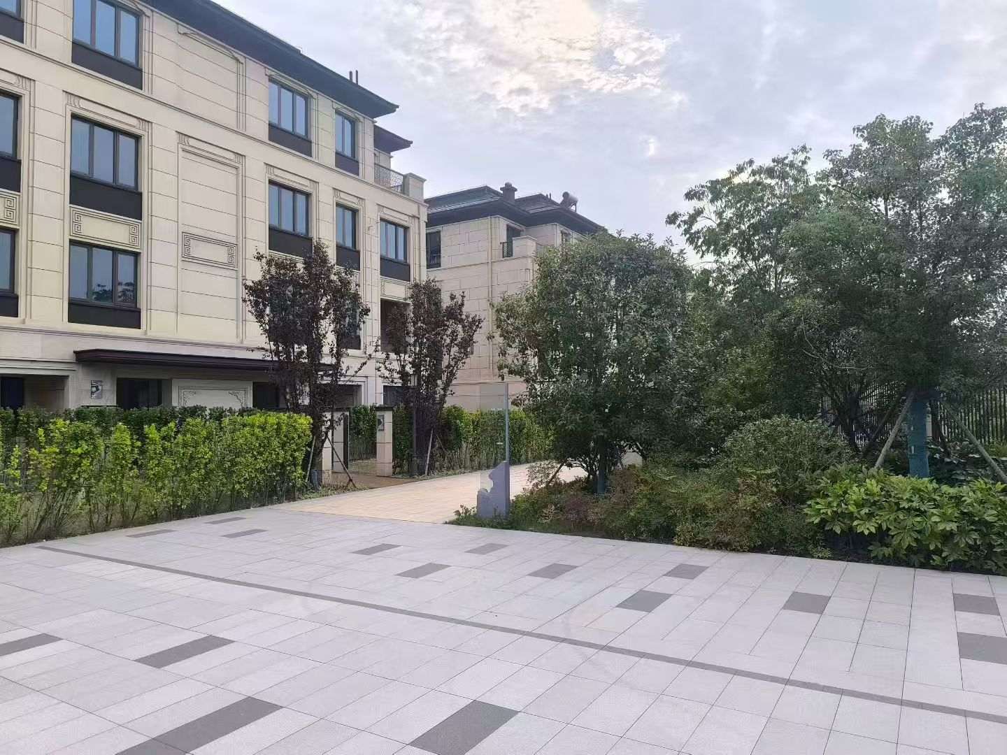 湛江 芝麻白与芝麻白搭配铺装，尺寸1200*600