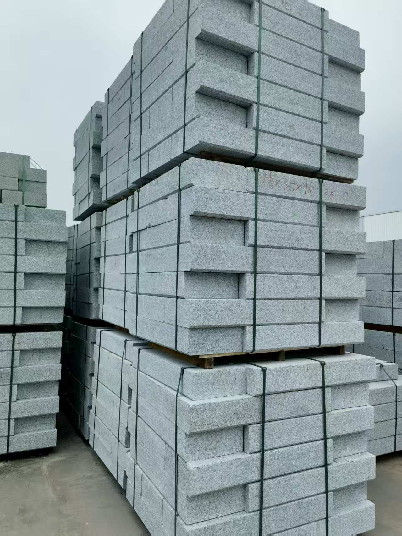 湛江 路沿石，板板正正的路沿石