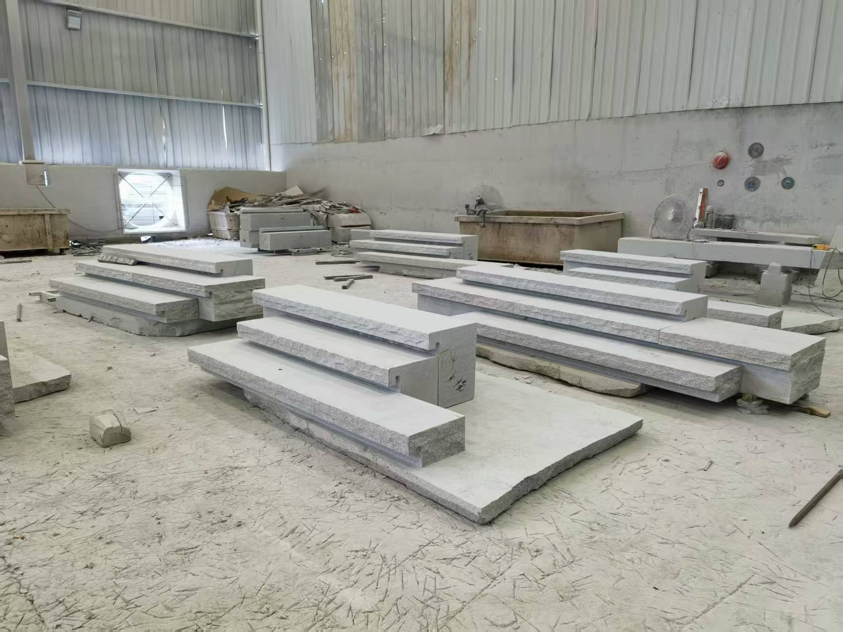 湛江 整石台阶（大面火烧+侧面自然面），出货前厂内拼装