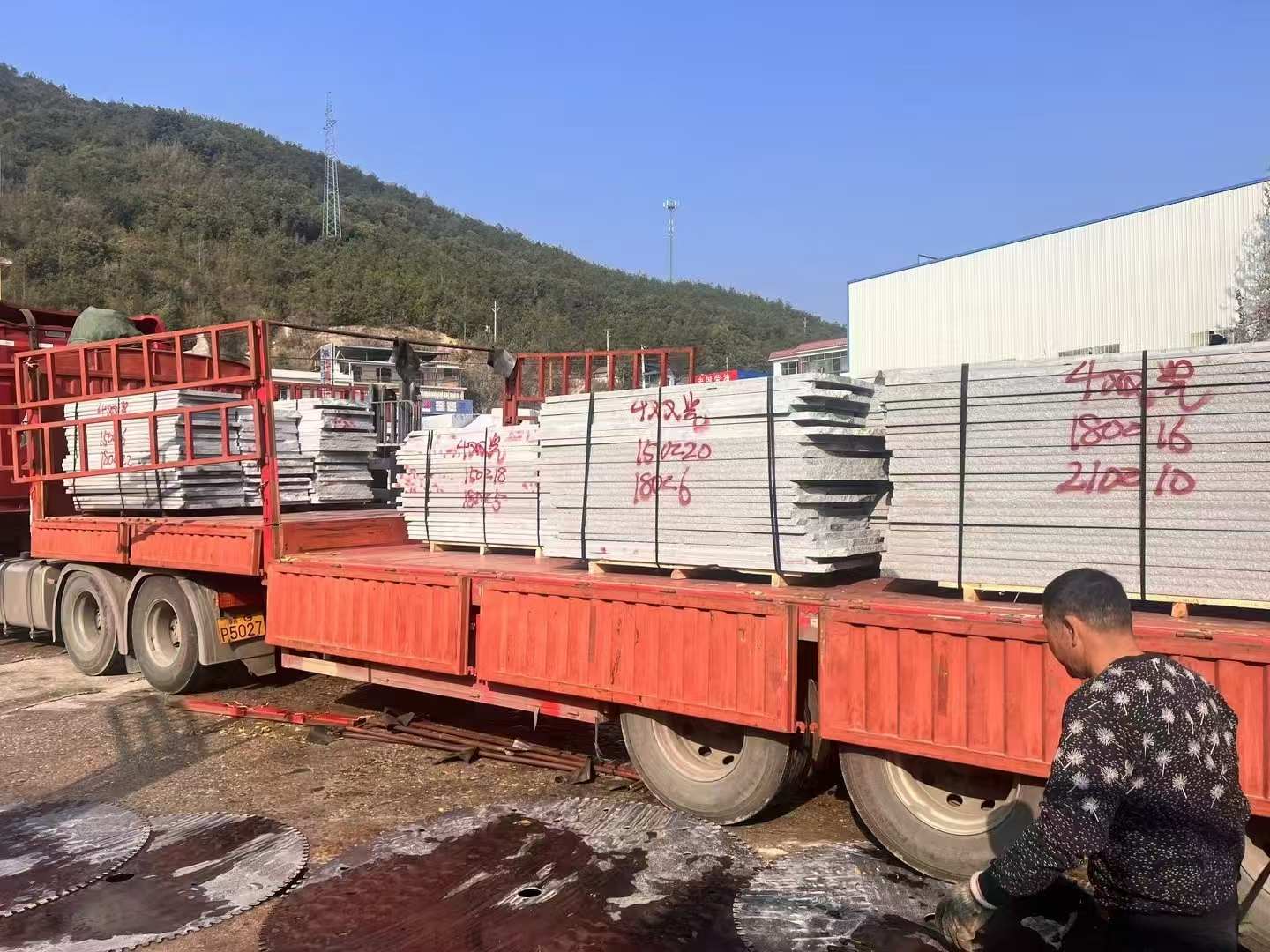 湛江 芝麻灰花岗岩光面毛板出货日常